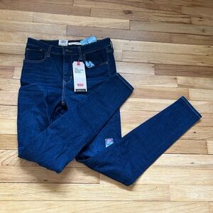Levi’s 720 High-Rise Super Skinny